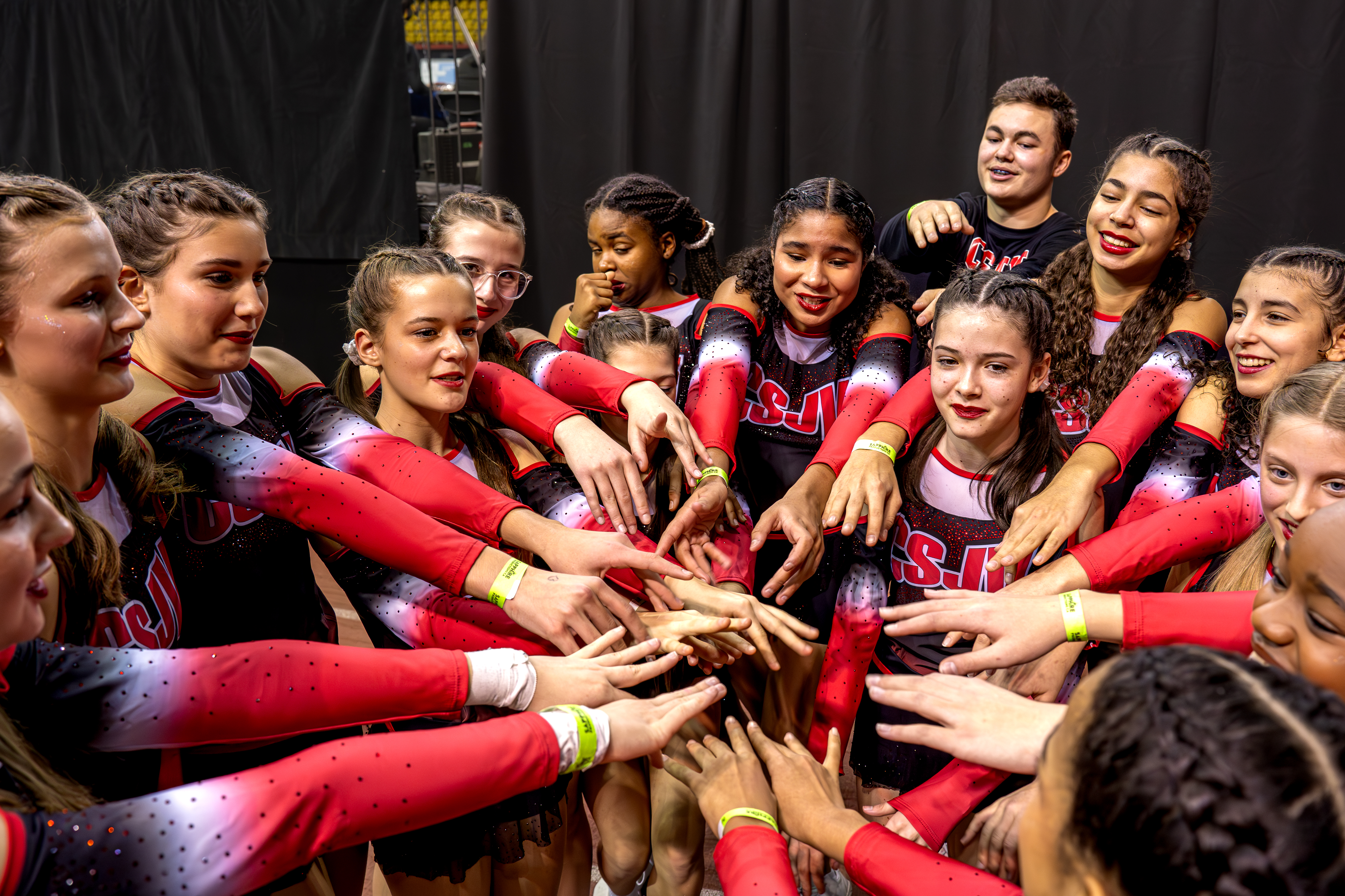 Des athlètes de cheerleading